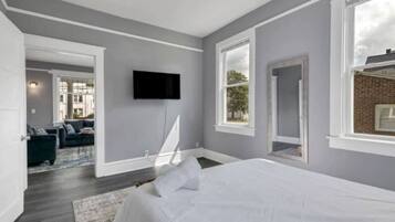 4 bedrooms, iron/ironing board, WiFi (free), bed sheets