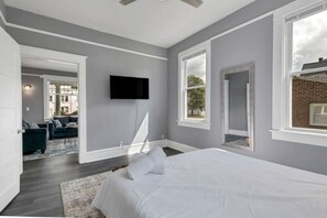 4 bedrooms, iron/ironing board, free WiFi, bed sheets