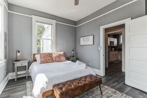 4 室のベッドルーム、アイロン / アイロン台、WiFi (無料)、ベッドシーツ