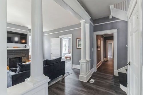 Hot Tub | 9 beds | Fenced Yard