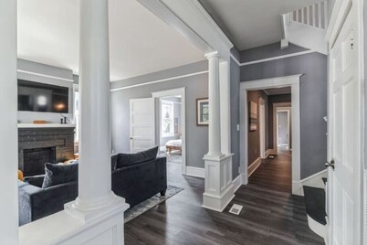 Hot Tub | 9 beds | Fenced Yard