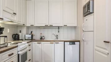 Fridge, microwave, dishwasher, toaster