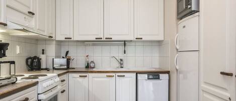 Fridge, microwave, dishwasher, toaster