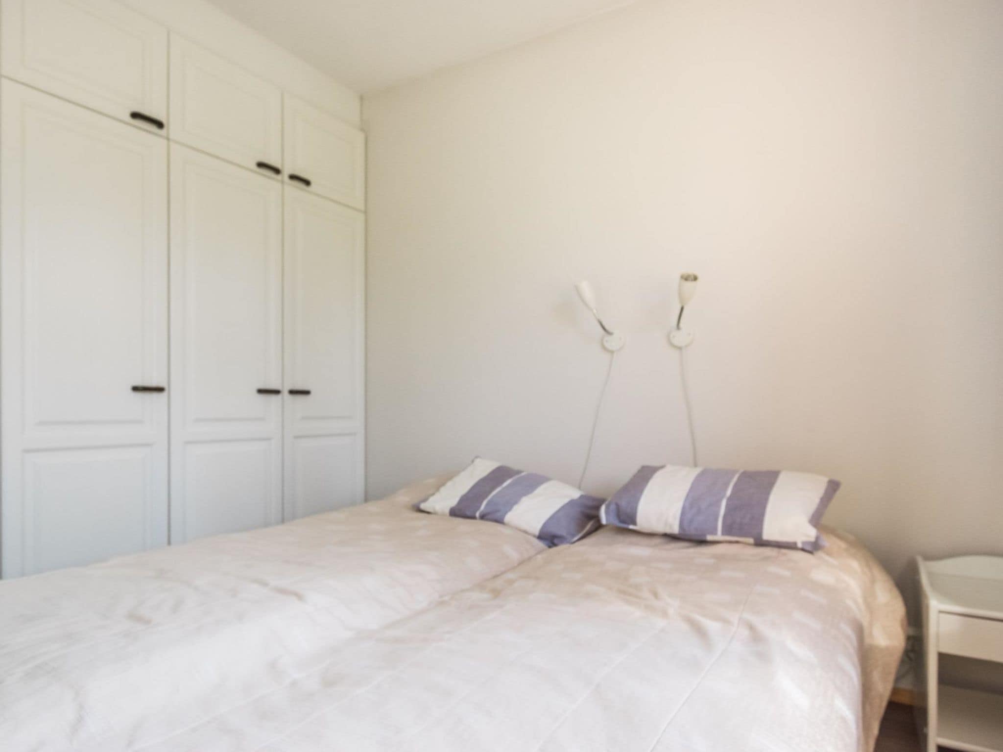 2 bedrooms, iron/ironing board, Internet