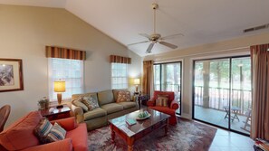TV - Golf Course Charm Pawleys Getaway (Pawleys Island)