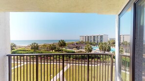 Property grounds - Coastal Hideaway 2 Bedroom Condo with Ocean Views (Pawleys Island)