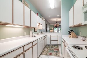 Fridge, microwave, oven, stovetop - Magnolia Run 13 3BR 2BA (Pawleys Island)