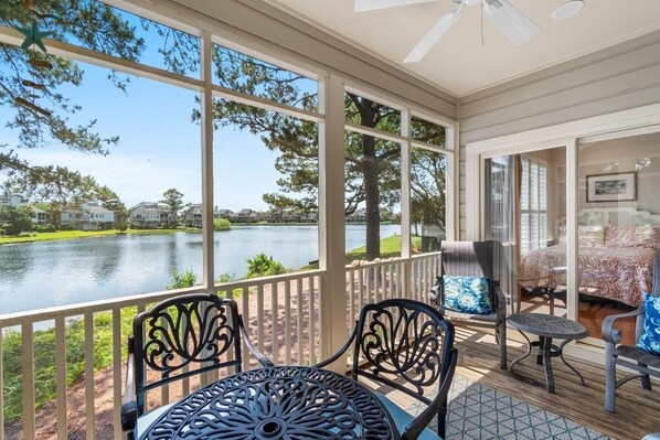 Outdoor dining - Beachside Charm 3BR Villa with Resort Amenities (Pawleys Island)