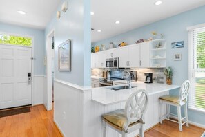 Fridge, microwave, oven, stovetop - Beachside Charm 3BR Villa with Resort Amenities (Pawleys Island)