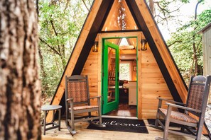 Terrace/patio - Secluded Tiny Home A-Frame | Romance | Glamping (Rockbridge)