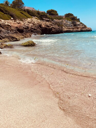 Sonne, Ruhe, Leuchtend Turkisblaues Wasser und Feinster Sandstrand