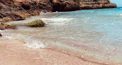 Sonne, Ruhe, Leuchtend Turkisblaues Wasser und Feinster Sandstrand