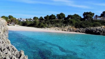 In Strandnähe, Liegestühle, Strandtücher