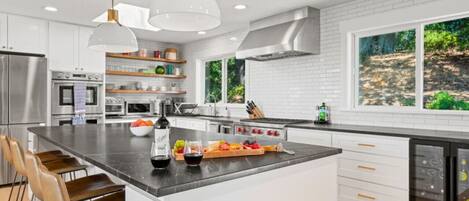 Réfrigérateur, four, plaque de cuisson, lave-vaisselle