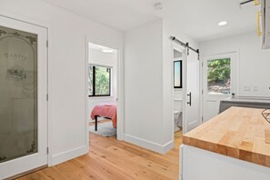 3 bedrooms, iron/ironing board, WiFi, bed sheets - Eagle Ridge - 3 BD with Pool and Views (Penngrove)