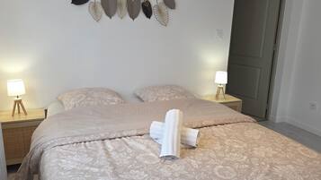 1 chambre, lit parapluie, Wi-Fi gratuit, draps fournis