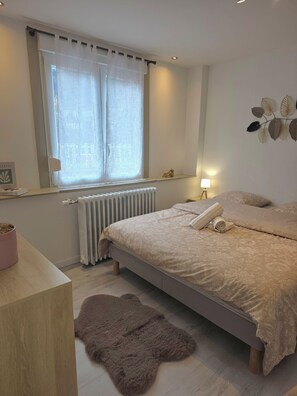 1 Schlafzimmer, Reisekinderbett, kostenloses WLAN, Bettwäsche