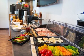 A buffet with various food items including fruits, cheeses, and meats. - Köcks B 'n B (Galtur)