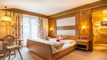 Classic Double Room | Hypo-allergenic bedding, in-room safe, free WiFi, bed sheets