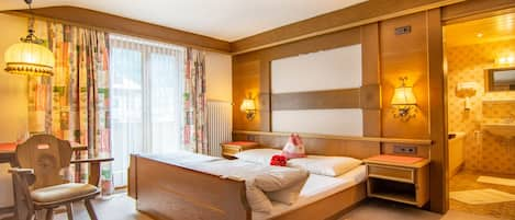 Classic Double Room | Hypo-allergenic bedding, in-room safe, free WiFi, bed sheets