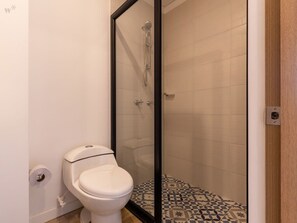 Douche, serviettes fournies