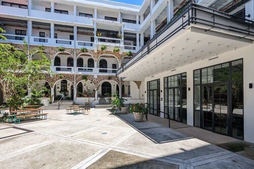 w* | Strategic 1BR in Santa Ana