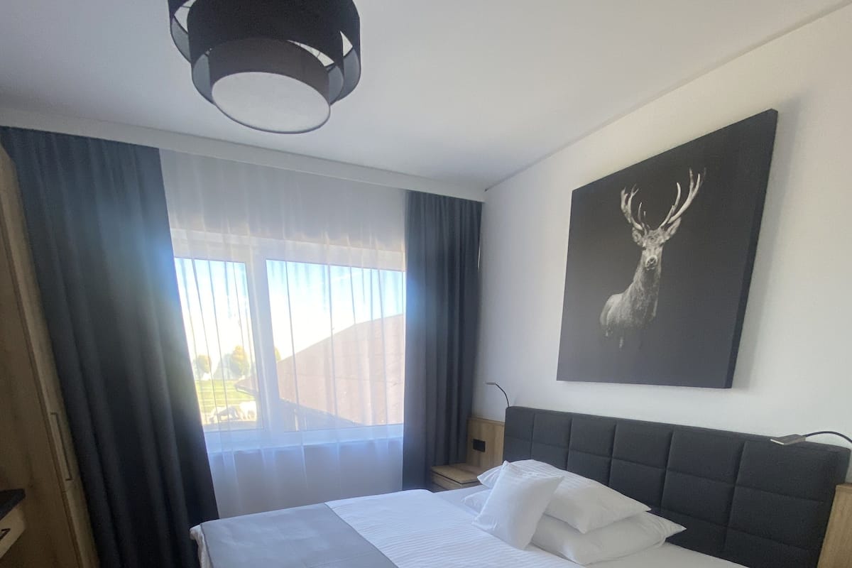 Comfort Room | 1 bedroom, in-room safe, desk, laptop workspace