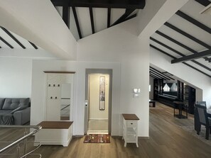 Loftsleilighet | Skrivebord for bærbar PC, strykejern/-brett og wi-fi (inkludert)