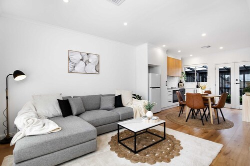 Frankie's Retreat Henley Beach