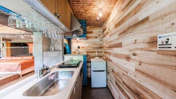 冰箱、微波炉、炉灶、厨具/餐具