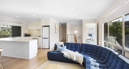Bombora - Spacious Airy Townhouse By the Beach