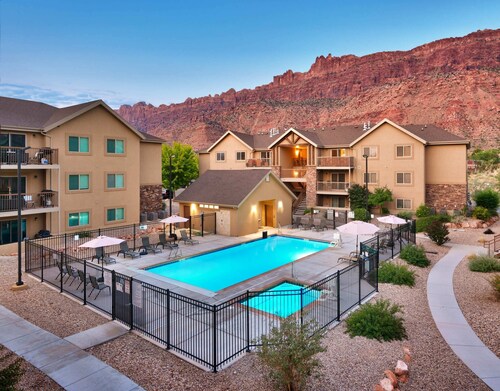 2i Top Floor Moab RedCliff Condo, Pool & Hot Tub