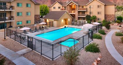 2i Top Floor Moab RedCliff Condo, Pool & Hot Tub