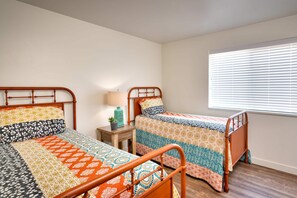 3 bedrooms, iron/ironing board, WiFi, bed sheets - 2L Top Floor Moab RedCliff Condo, Pool & Hot Tub (Moab)