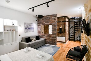 3 camere, una scrivania, ferro/asse da stiro, Wi-Fi