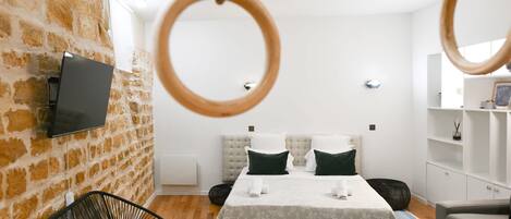 3 bedrooms, desk, iron/ironing board, WiFi