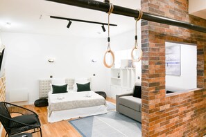 3 habitaciones, escritorio, tabla de planchar con plancha y wifi 