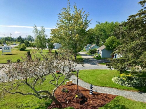 Isleview Cottage 1 - full kitchen, dog friendly!