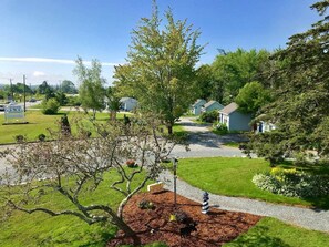 Property grounds - Isleview Cottage 5 - 2 min to Mount Desert Isle! (Trenton)