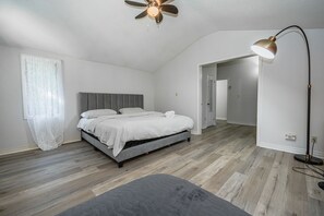 4 bedrooms, iron/ironing board, free WiFi, bed sheets