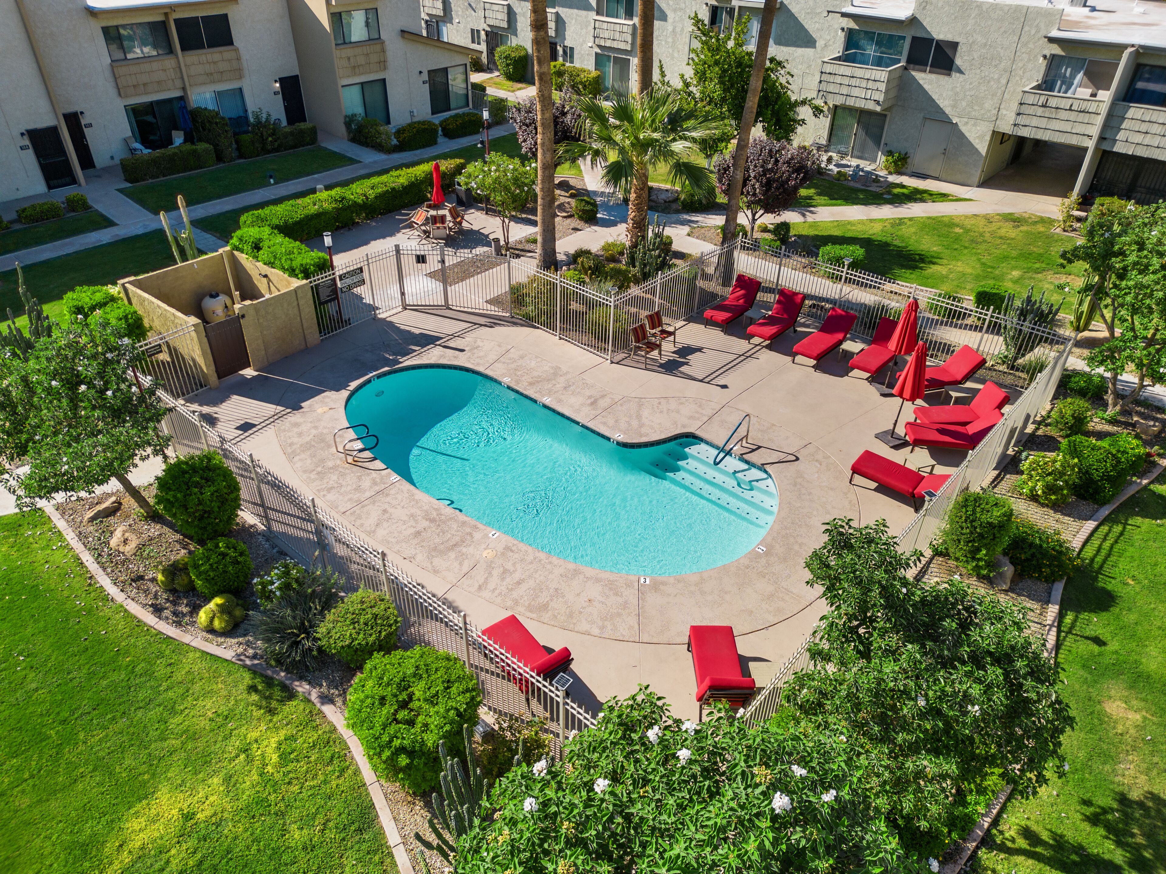 This condominium is a 2 bedroom(s), 2 bathrooms, located in Scottsdale, AZ.
