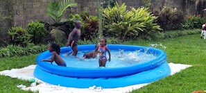 Outdoor pool - Triple Tee Gardens & Accomodation (Kampala)