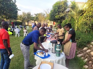 BBQ/picnic area - Triple Tee Gardens & Accomodation (Kampala)