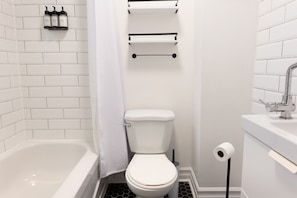 Hair dryer, towels - #9 - Studio/Plateau/St-Denis/SelfCheck-In/AC/TV (Montréal)