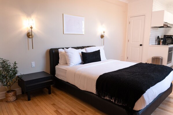 Iron/ironing board, travel cot, free WiFi, bed sheets - #9 - Studio/Plateau/St-Denis/SelfCheck-In/AC/TV (Montréal)