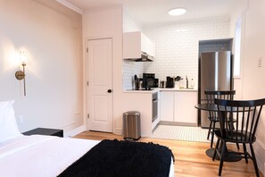 Iron/ironing board, travel cot, free WiFi, bed sheets - #9 - Studio/Plateau/St-Denis/SelfCheck-In/AC/TV (Montréal)
