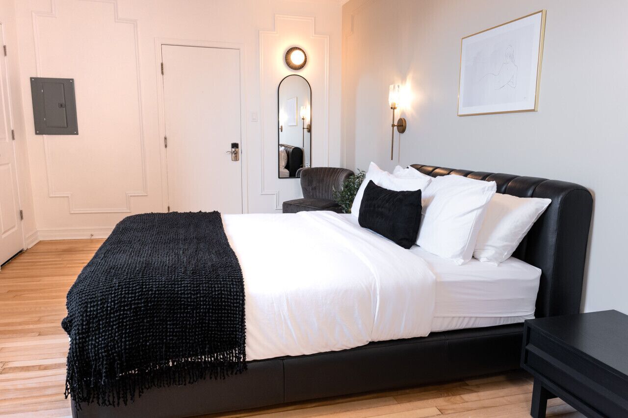 Iron/ironing board, travel crib, free WiFi, bed sheets