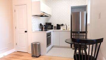 Fridge, microwave, oven, coffee/tea maker