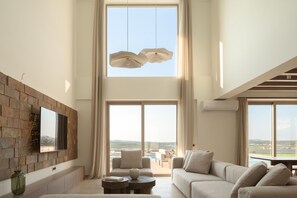 Smart TV, ping pong, books, stereo