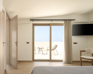 8 bedrooms, in-room safe, iron/ironing board, travel cot